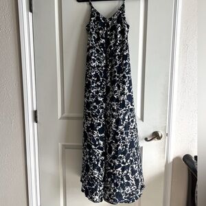 *3/20* Simply Vera Navy & White Maxi Dress